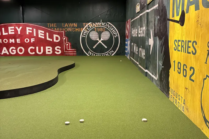 Interactive putting green